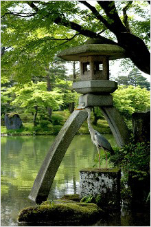 兼六園”ことじ灯篭”(金沢市ご提供)